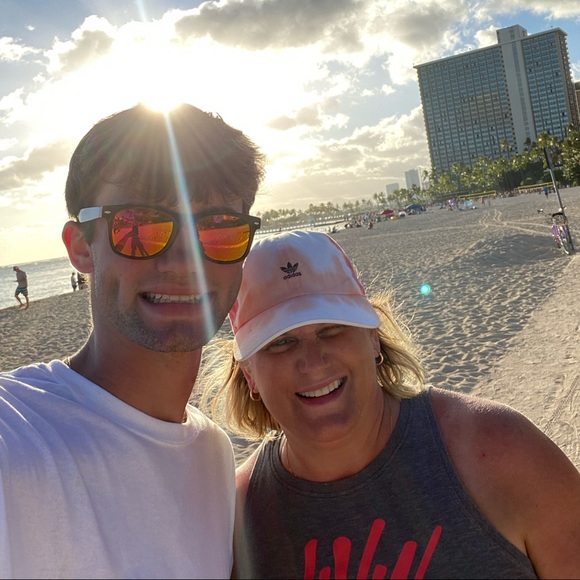 Meet your Posher, Cynthia - Picture 1 of 1